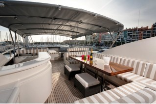 Yacht MAYAMA -  Flybridge Daytime